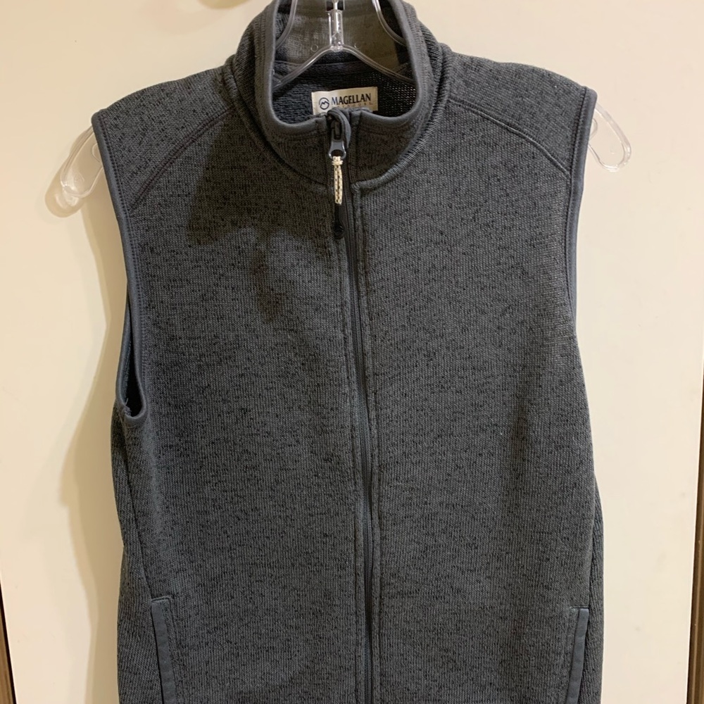 Magellan outdoors gray sweater vest zip up- medium